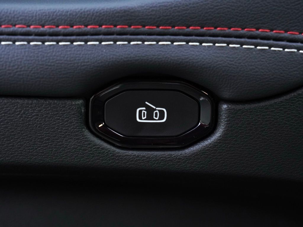 New 2026 Diamond Black Crystal Pearlcoat Dodge R/T Scat Pack image 10