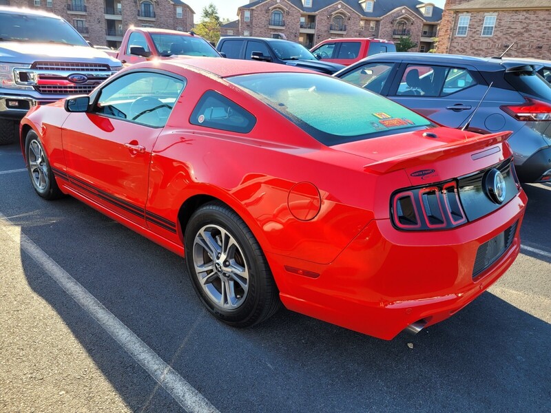 2014 Ford Mustang V6 Premium photo 5