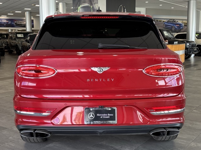 2022 Bentley Bentayga V8 photo 4