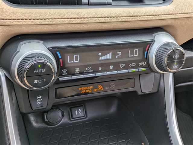 2019 Toyota RAV4 Hybrid XLE photo 16