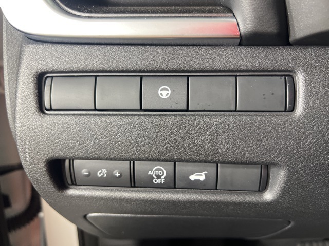 2025 Nissan Rogue SV photo 30