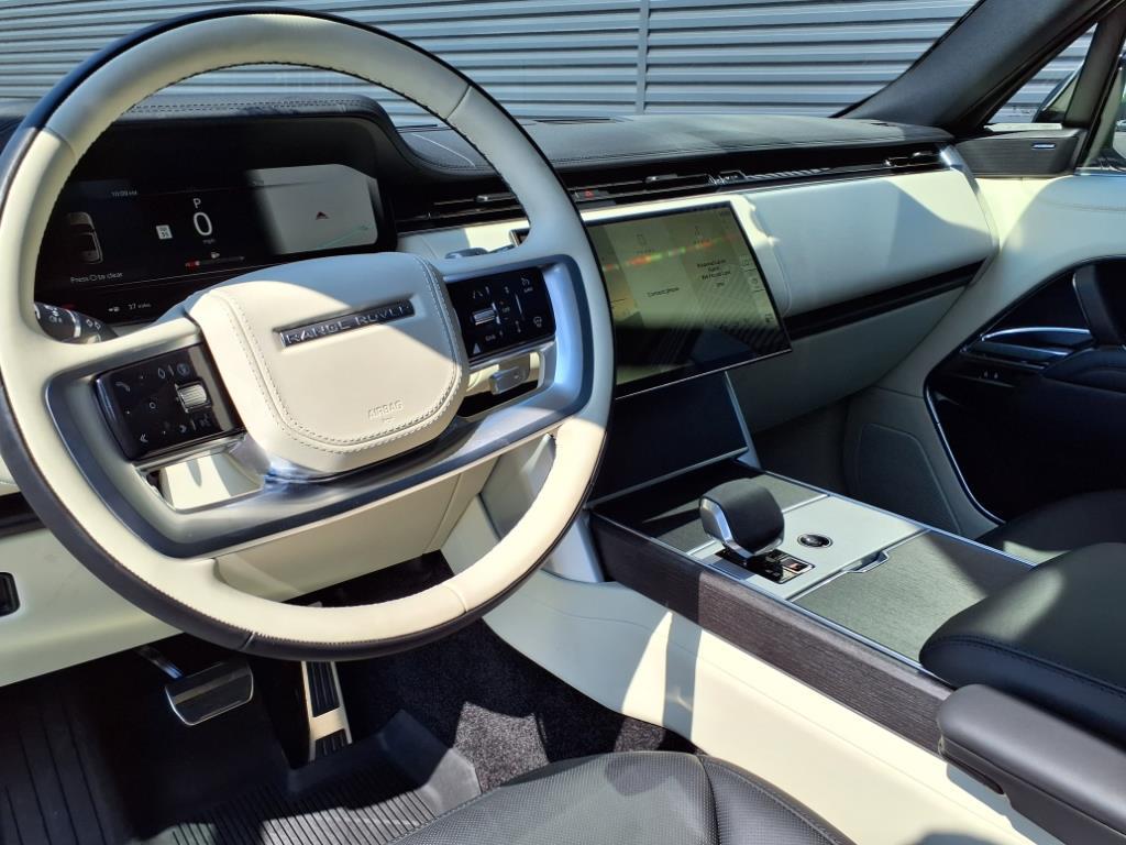 2024 Land Rover Range Rover SE photo 5