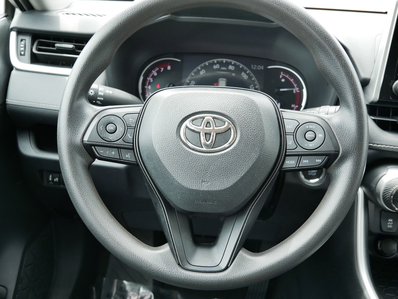 2024 Toyota RAV4 XLE photo 14