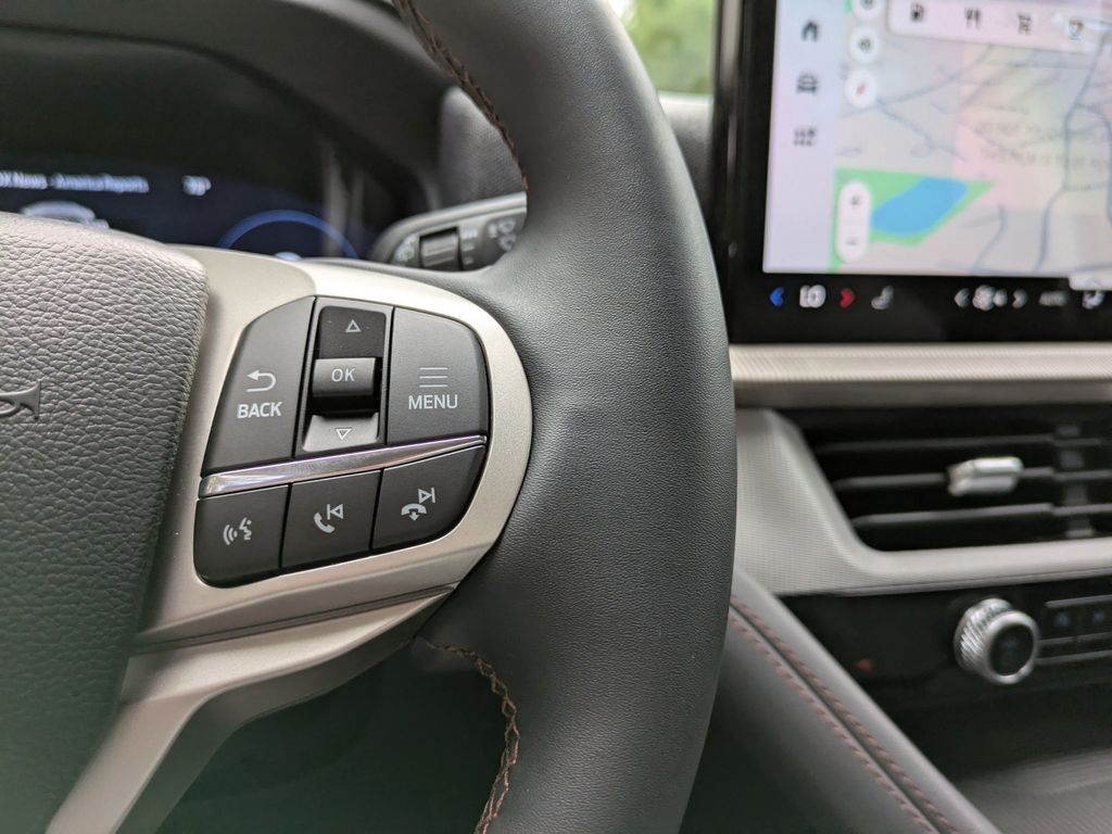 2025 Ford Explorer photo 30