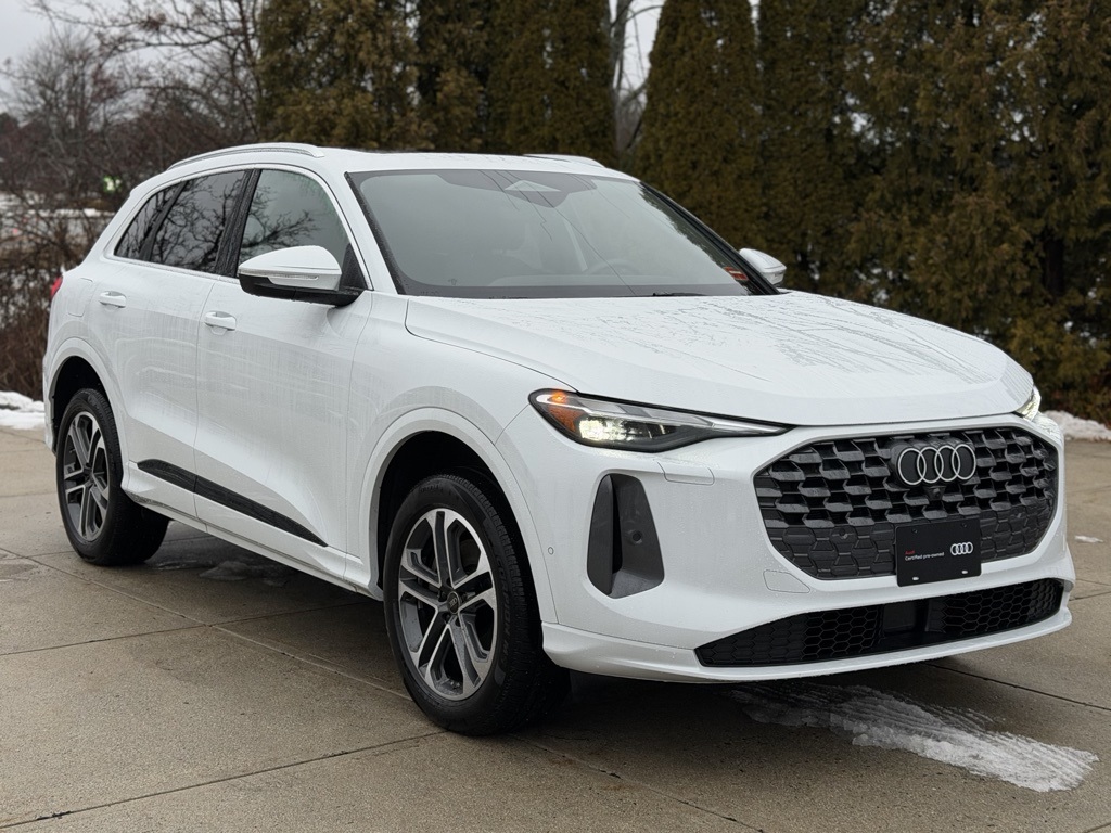 2025 Audi Q5 Premium's photo