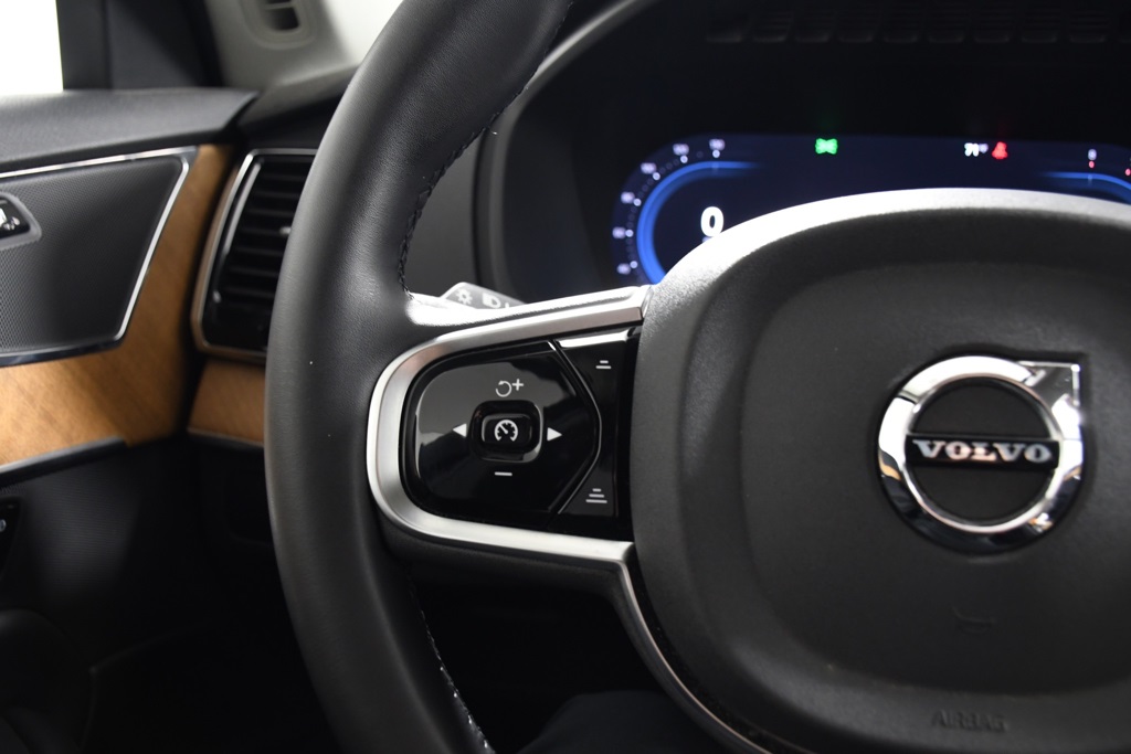 2024 Volvo XC90 B5 Plus photo 25