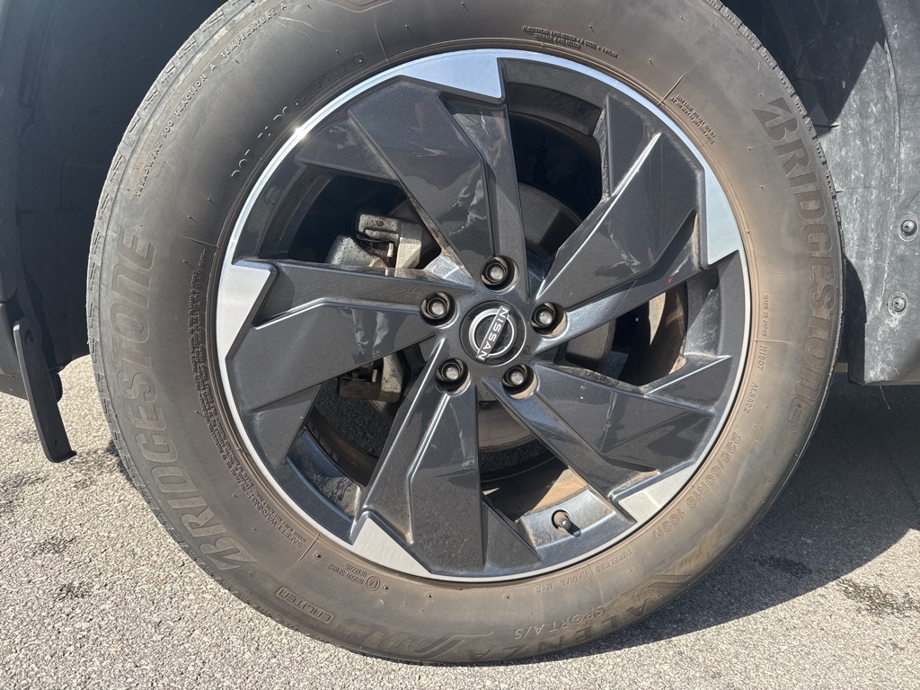 2024 Nissan Rogue SV photo 2