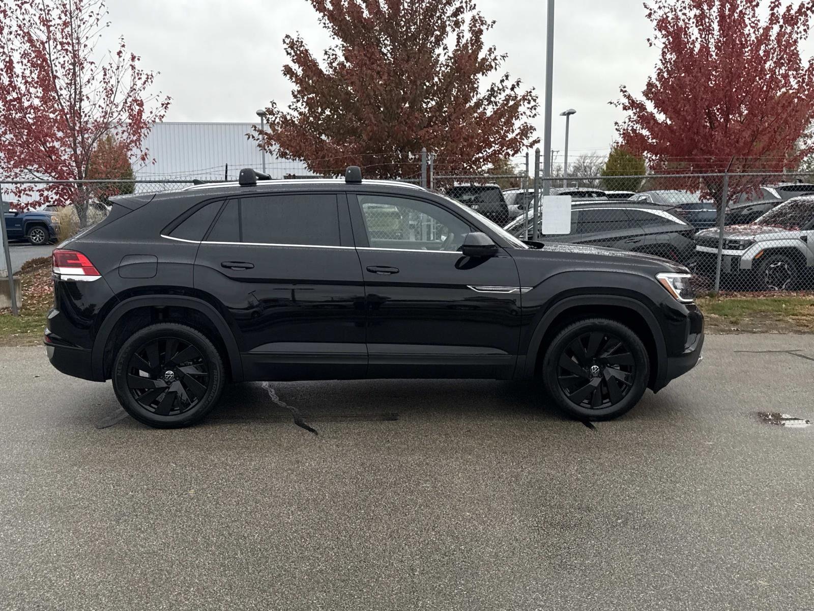 2026 Volkswagen Atlas Cross Sport SE Technology photo 3