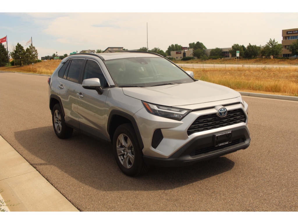 2023 Toyota RAV4 Hybrid XLE photo 4