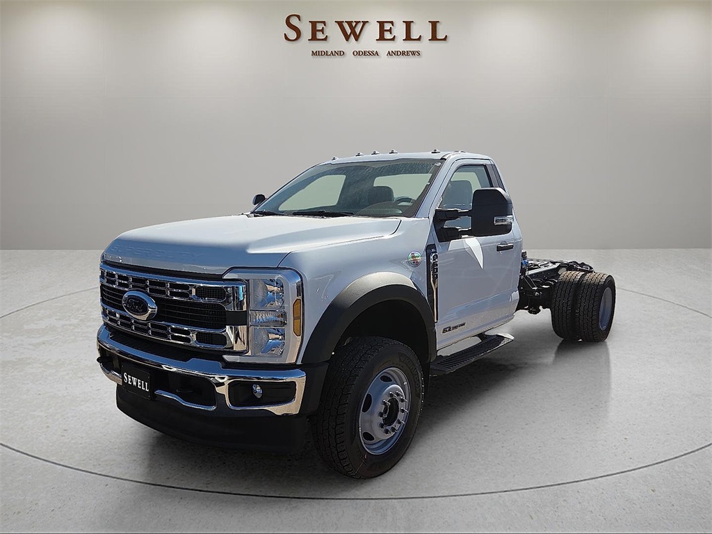2025 Ford F-600 Super Duty Chassis Cab XL's photo