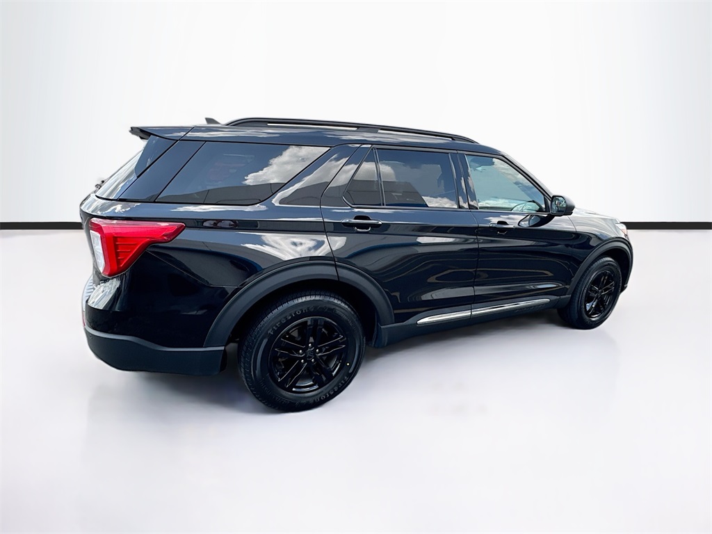 2023 Ford Explorer XLT photo 2