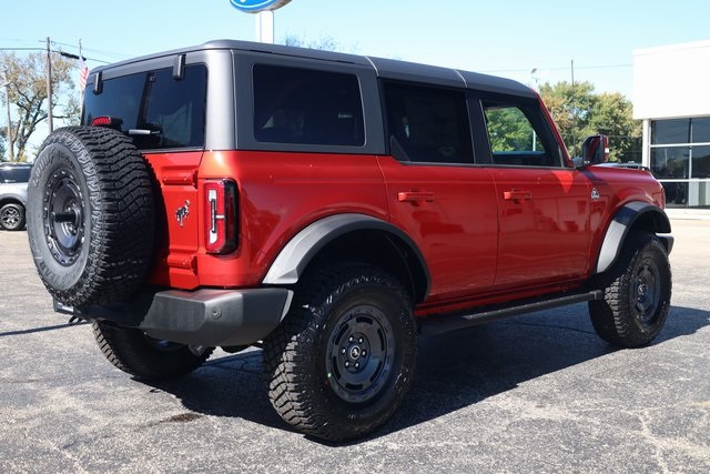 2024 Ford Bronco Outer Banks photo 5