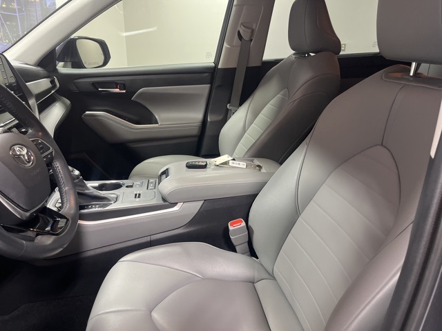 2021 Toyota Highlander XLE photo 6