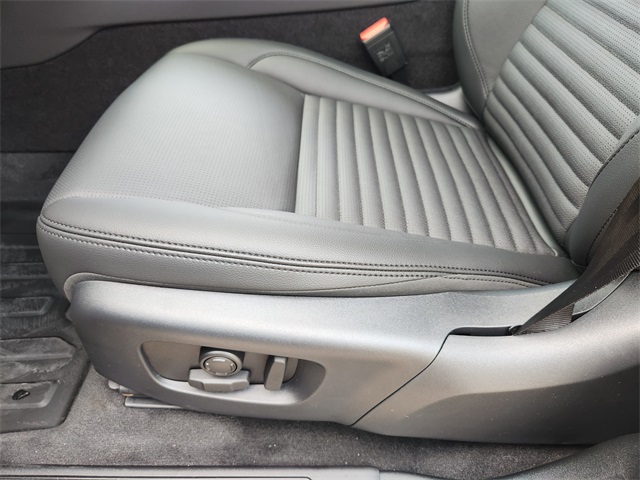 2025 Land Rover Discovery Sport S photo 10