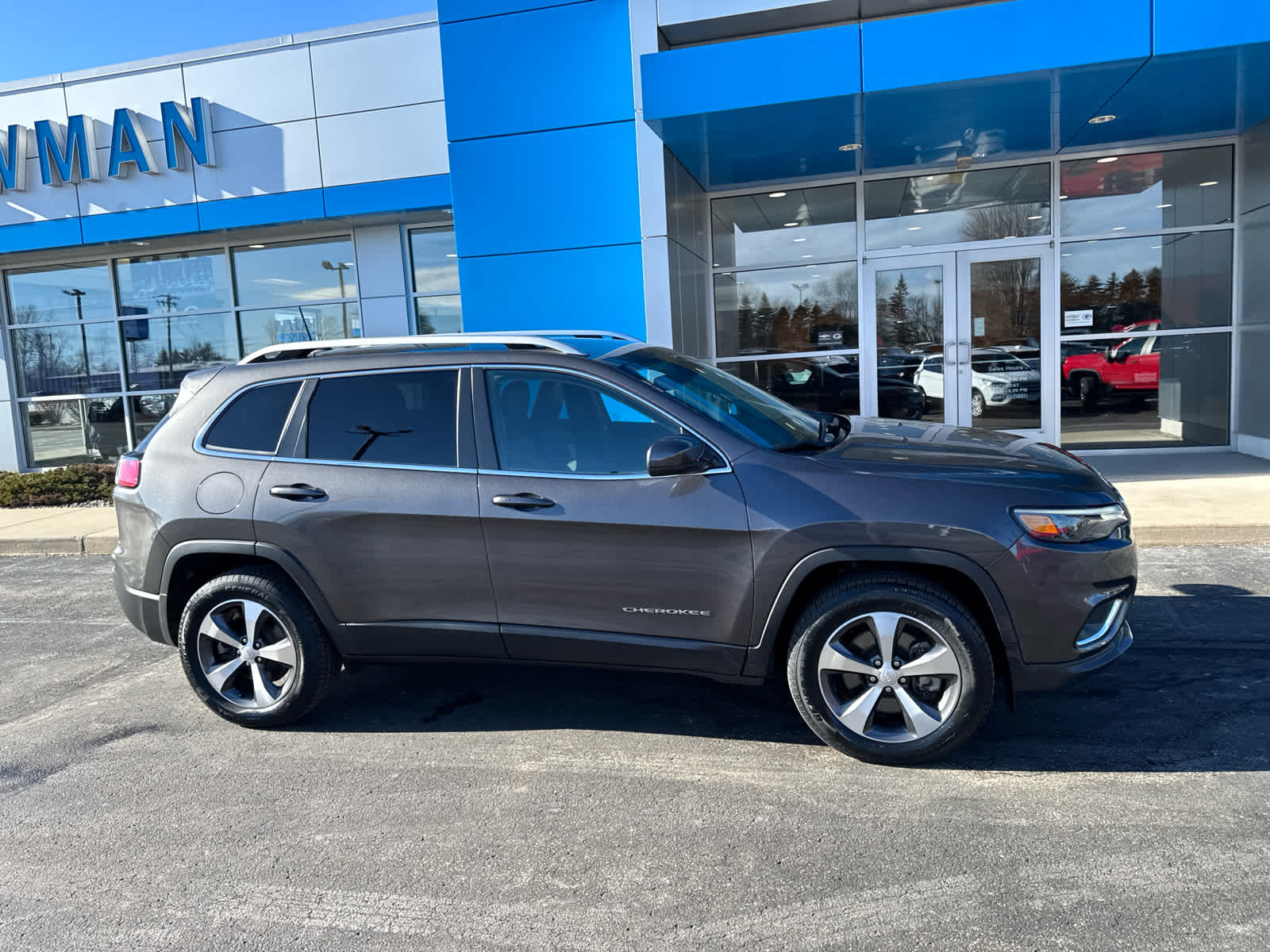 Used 2020 Jeep Cherokee Limited with VIN 1C4PJMDX5LD643631 for sale in Cedarburg, WI