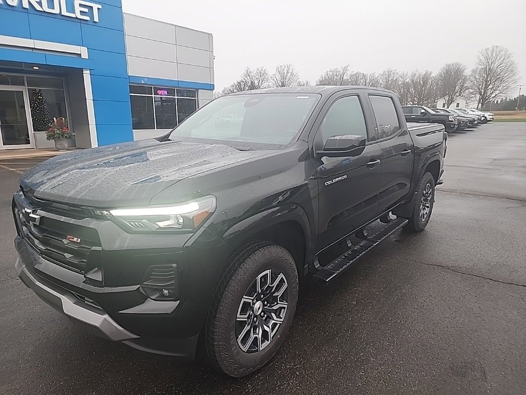 2024 Chevrolet Colorado Z71 photo 3