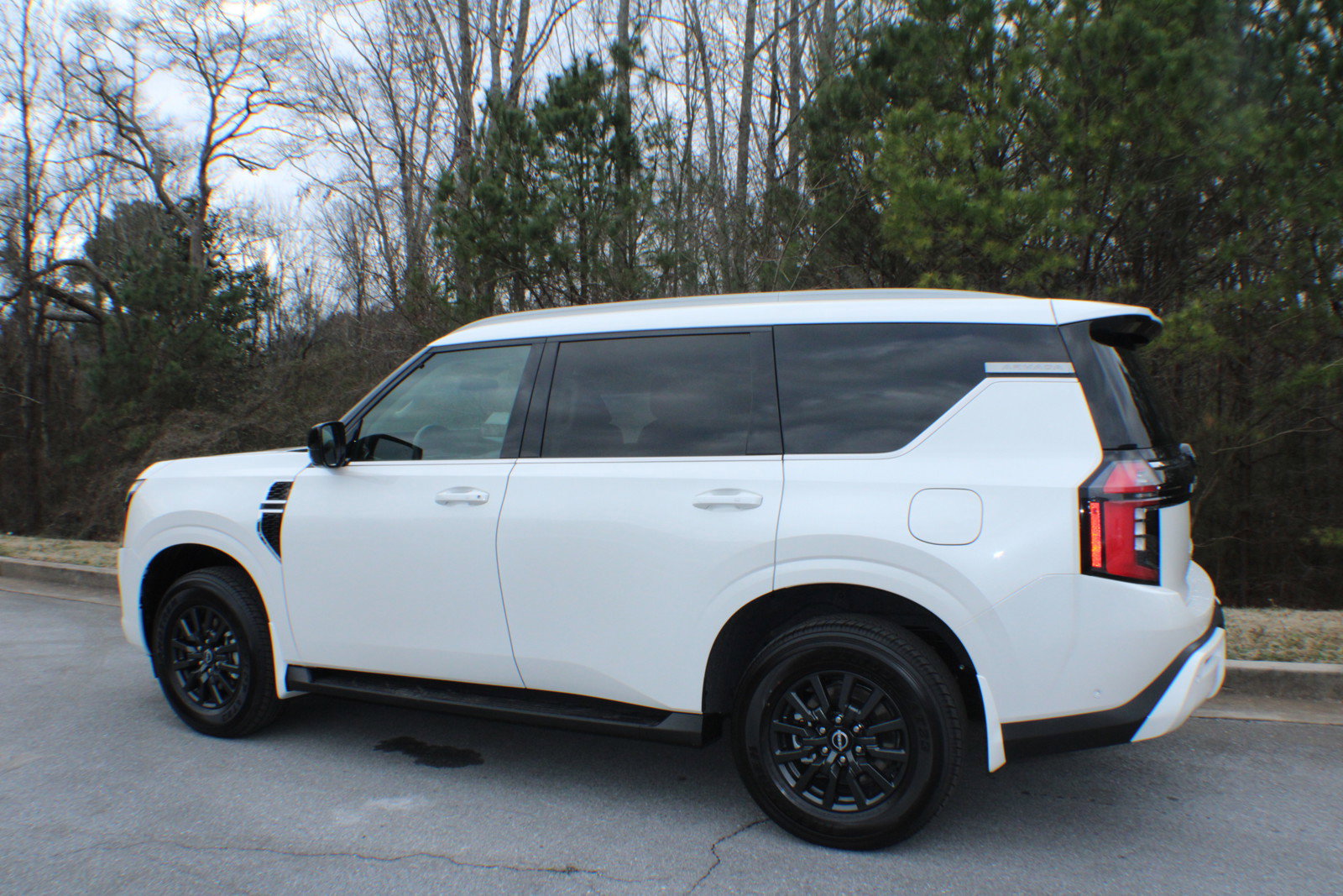 2025 Nissan Armada SV photo 3