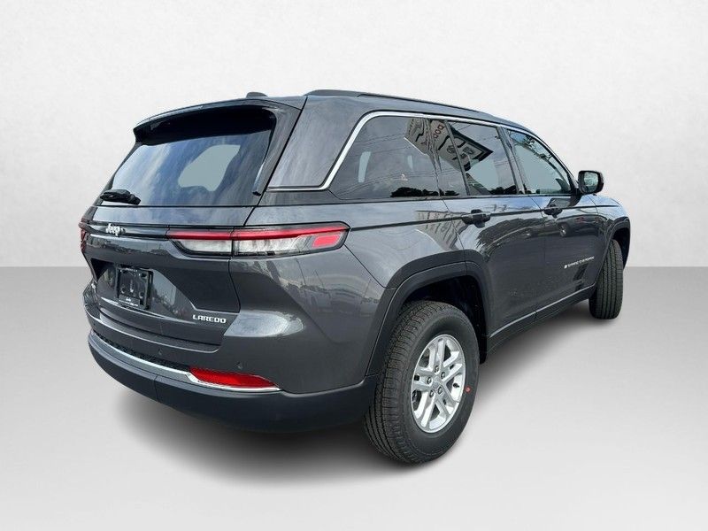 2025 Jeep Grand Cherokee Laredo photo 2