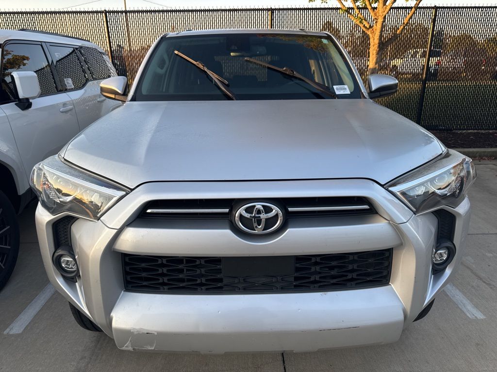 2021 Toyota 4Runner SR5 4WD photo 2