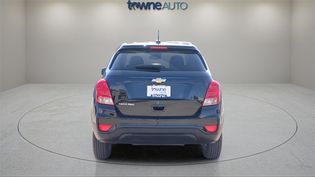 2022 Chevrolet Trax LS photo 4