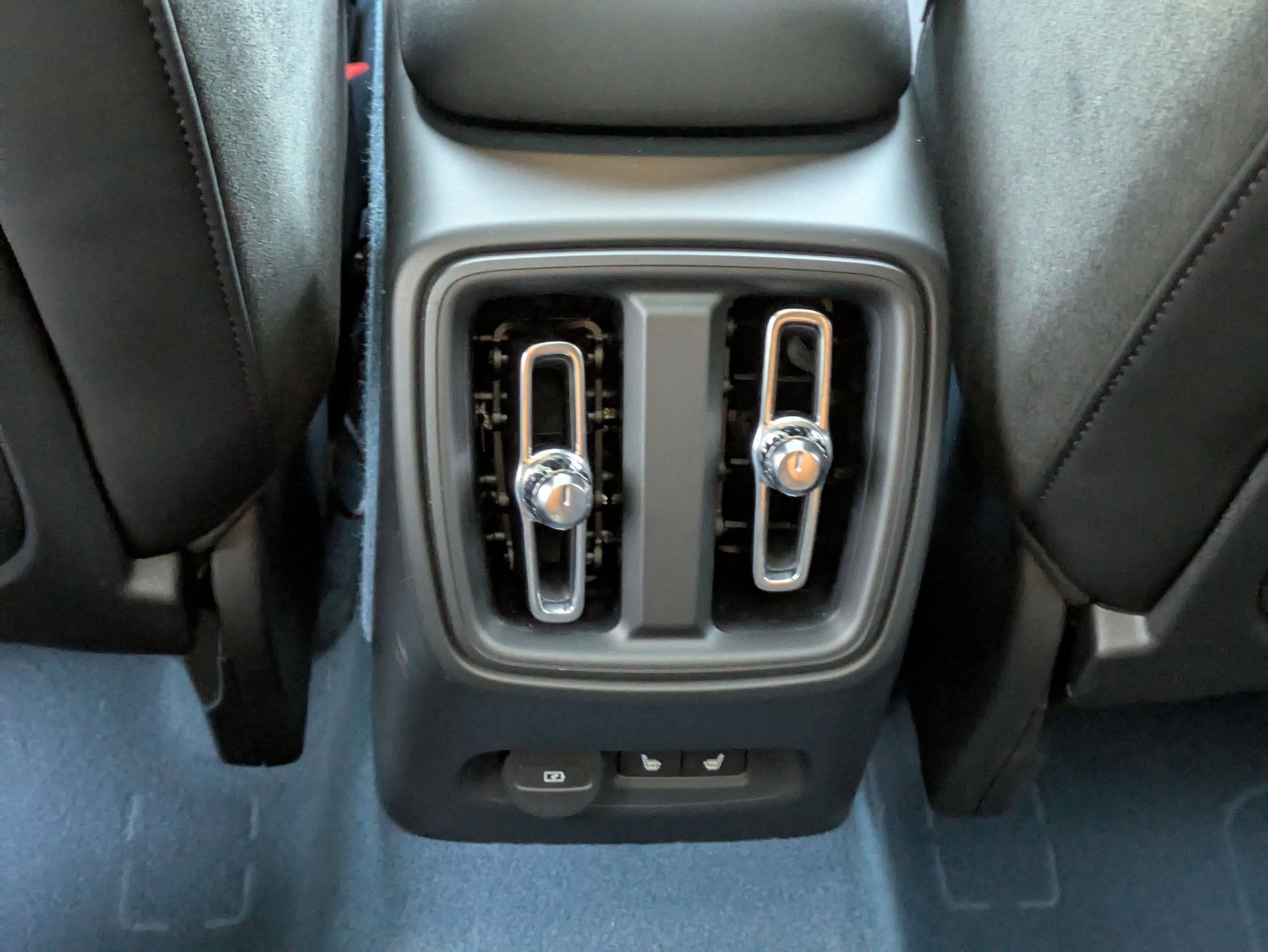 2022 Volvo C40 Recharge Ultimate photo 22