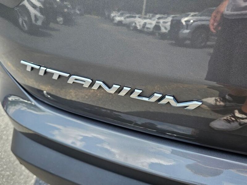 2024 Ford Edge Titanium photo 11