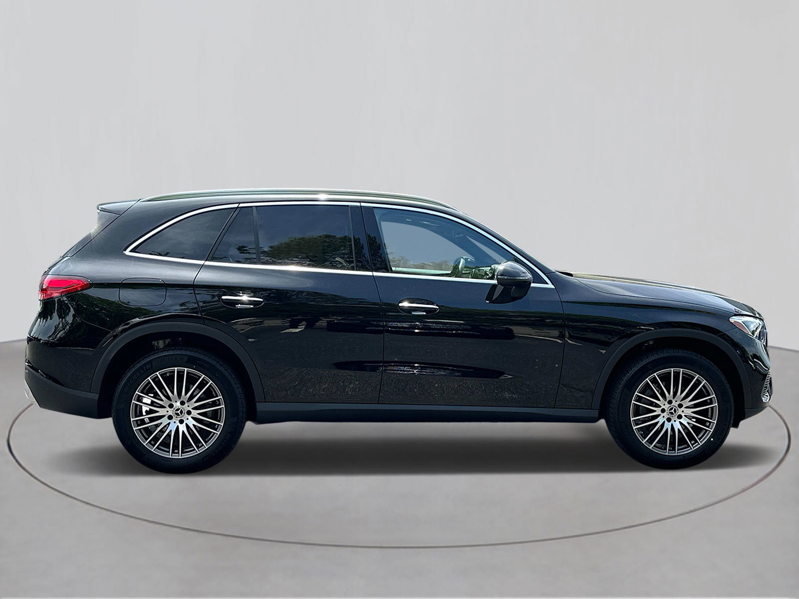 2024 Mercedes Benz GLC 300 4MATIC photo 4