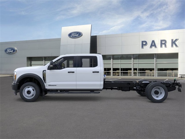 2025 Ford F-550 photo 3