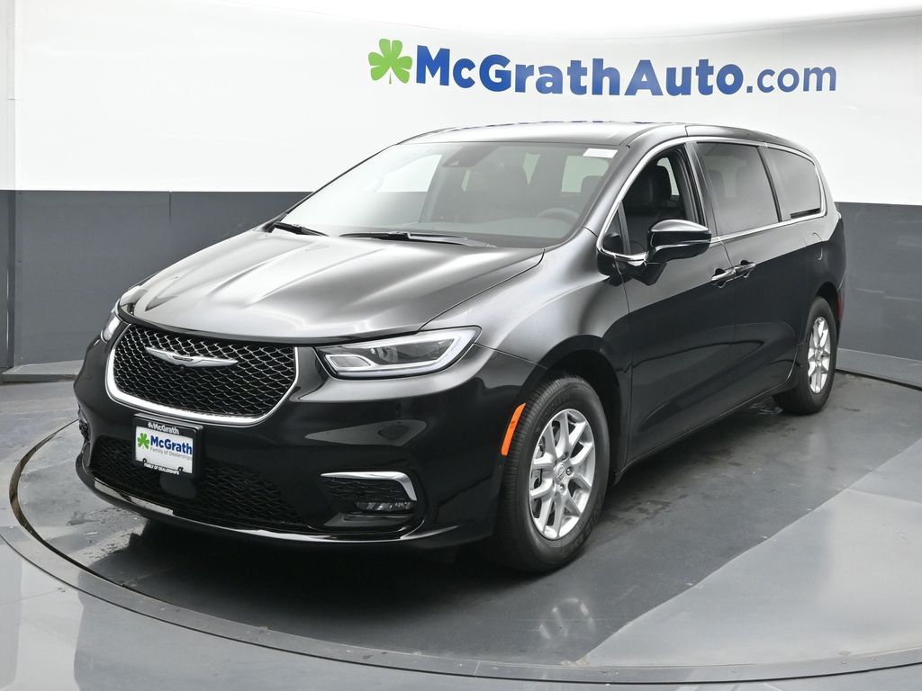 2026 Chrysler Pacifica photo 16