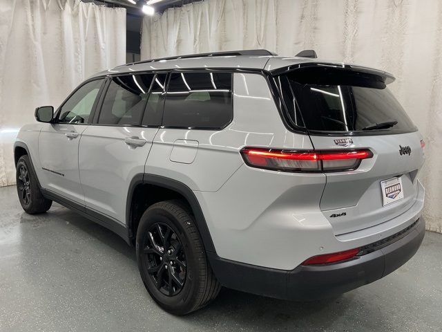 2024 Jeep Grand Cherokee Altitude photo 5