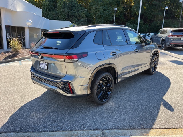 2026 Volkswagen Tiguan SE R-Line Black photo 3
