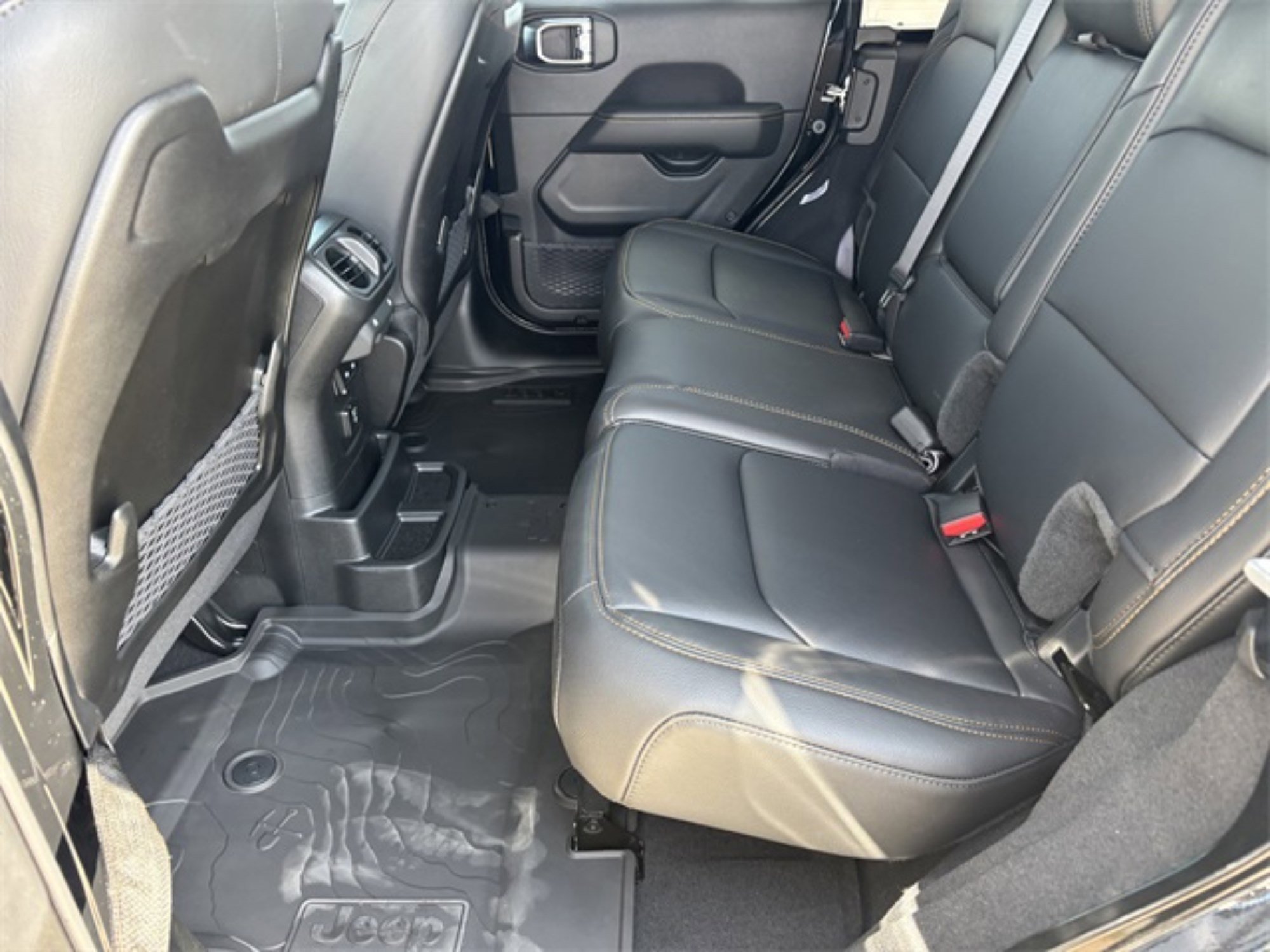 2025 Jeep Wrangler Sahara photo 22
