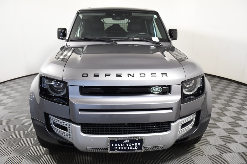 2023 Land Rover Defender 110 SE photo 10
