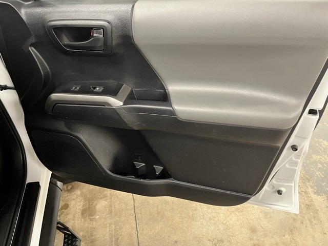 2023 Toyota Tacoma SR5 photo 19