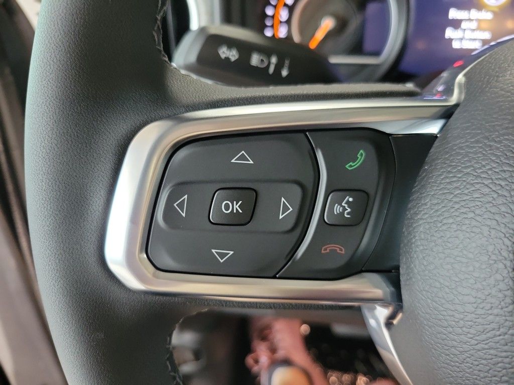 2025 Jeep Wrangler Sahara photo 9