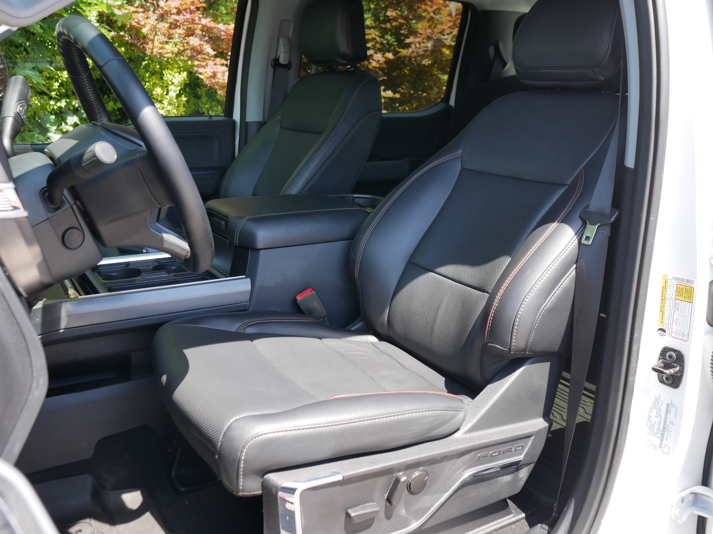 2024 Ford F-350 Lariat photo 32