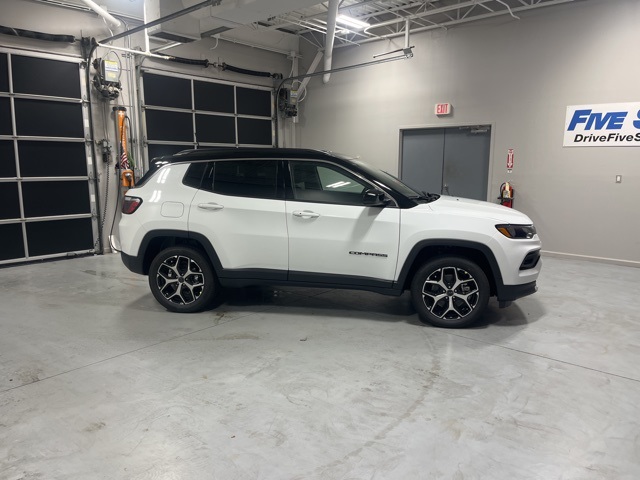2026 Jeep Compass Limited's photo