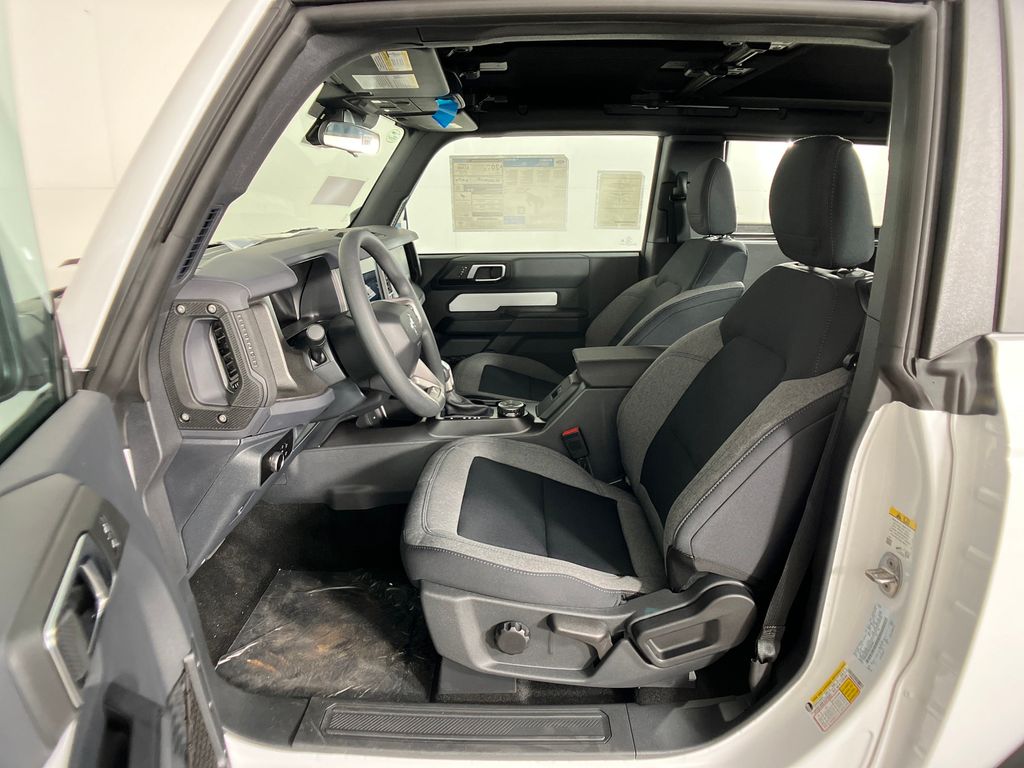 2025 Ford Bronco Base photo 22