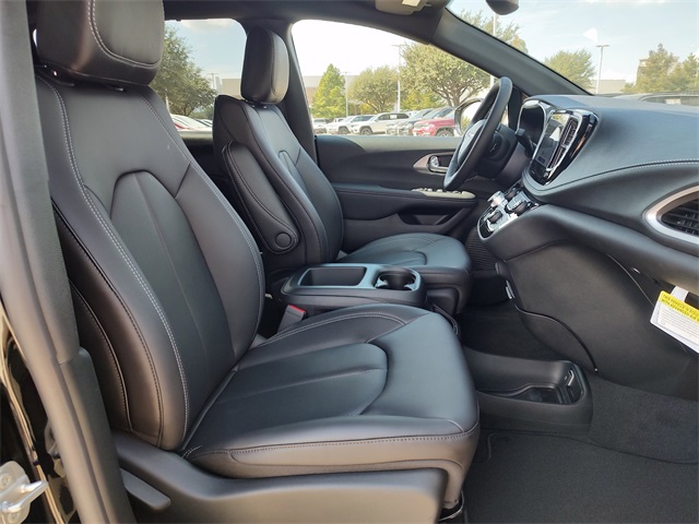 2026 Chrysler Pacifica photo 28