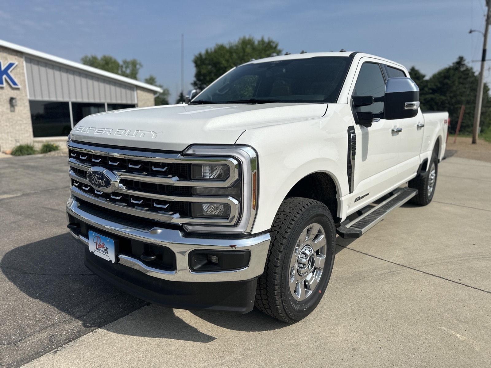 2025 Ford F-350 Lariat photo 2