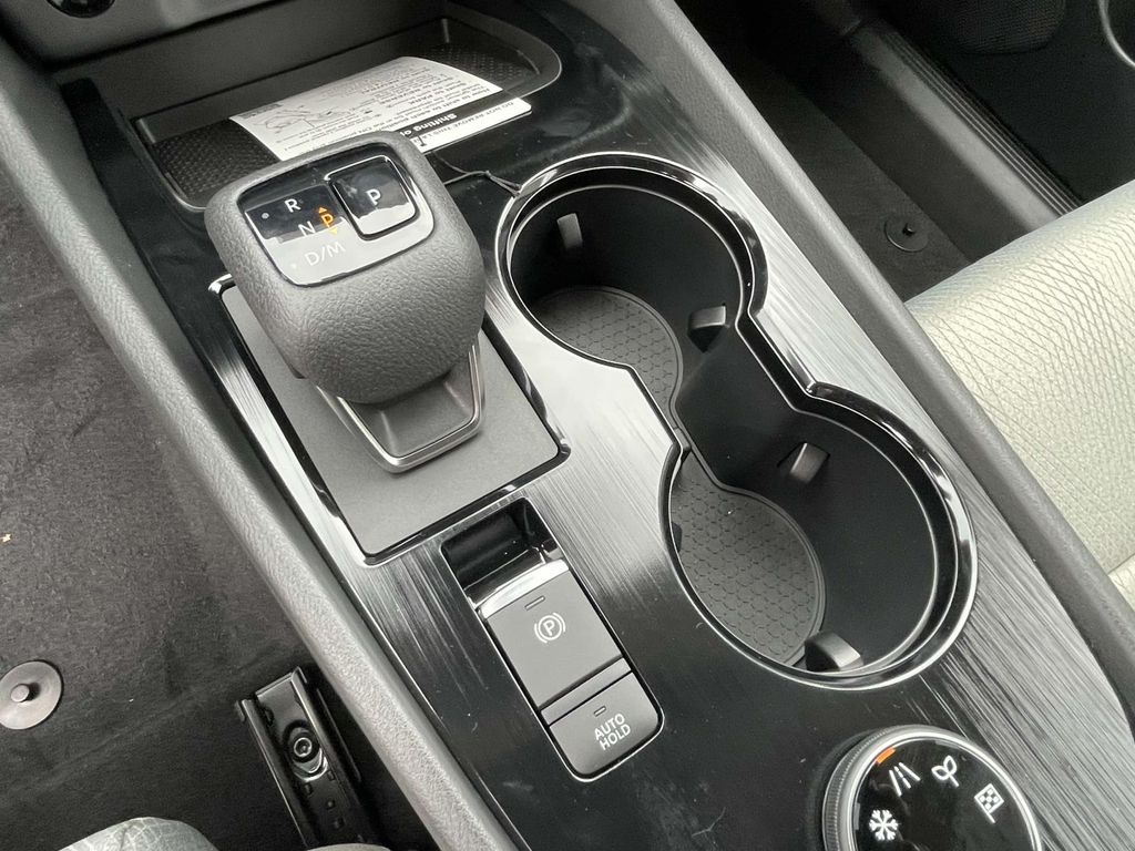 2025 Nissan Rogue SV photo 26