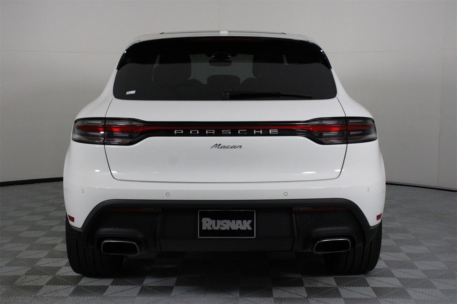 2025 Porsche Macan T photo 6