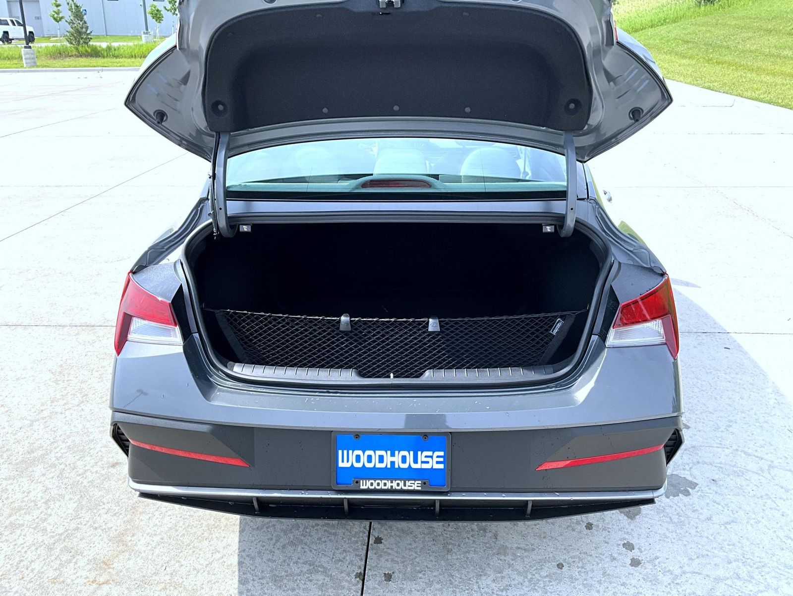2025 Hyundai Elantra SE photo 9