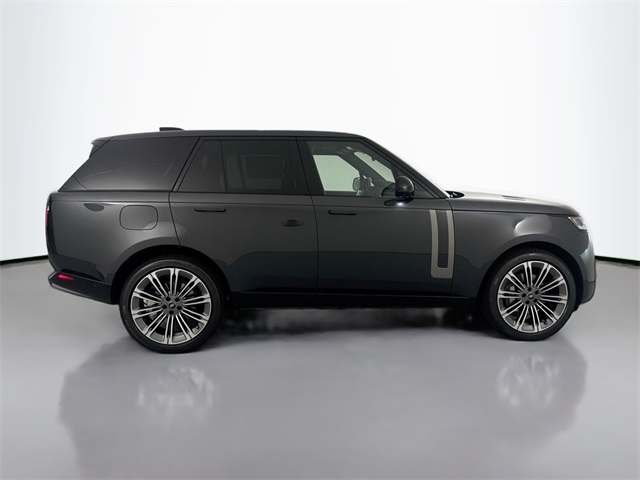 2025 Land Rover Range Rover SE photo 4