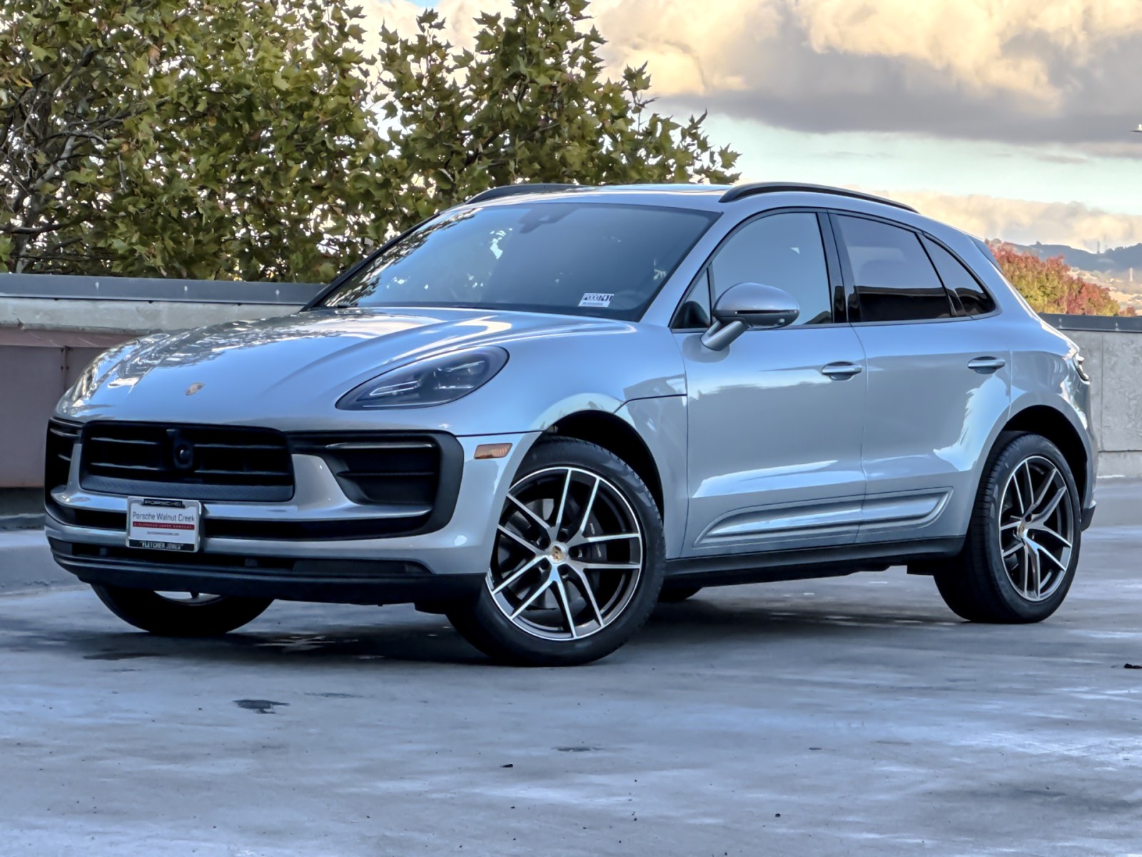 2024 Porsche Macan photo 2