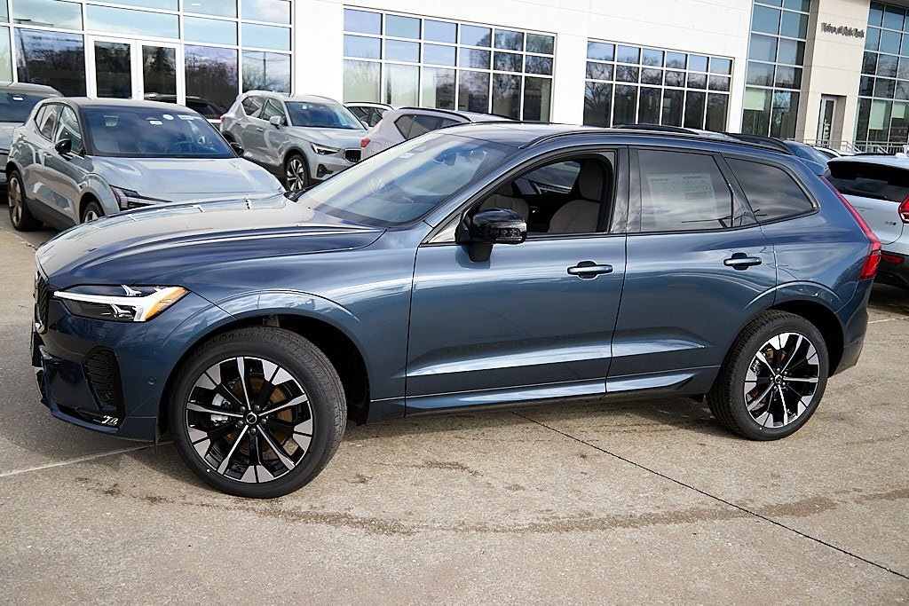 2026 VOLVO XC60 - Image 2