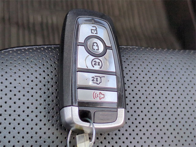 2020 Ford Escape Titanium Hybrid photo 30