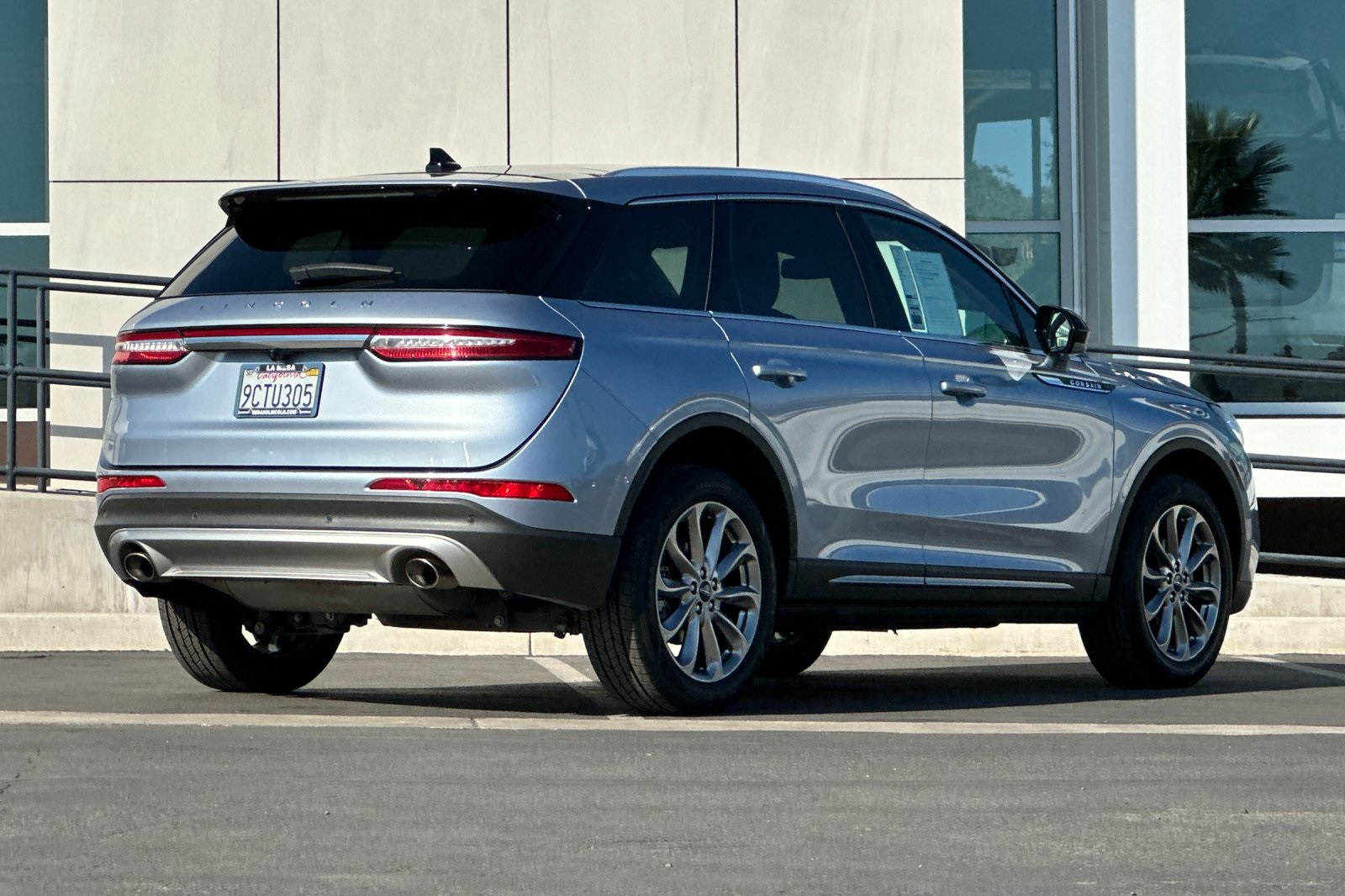 2022 Lincoln Corsair Standard photo 2