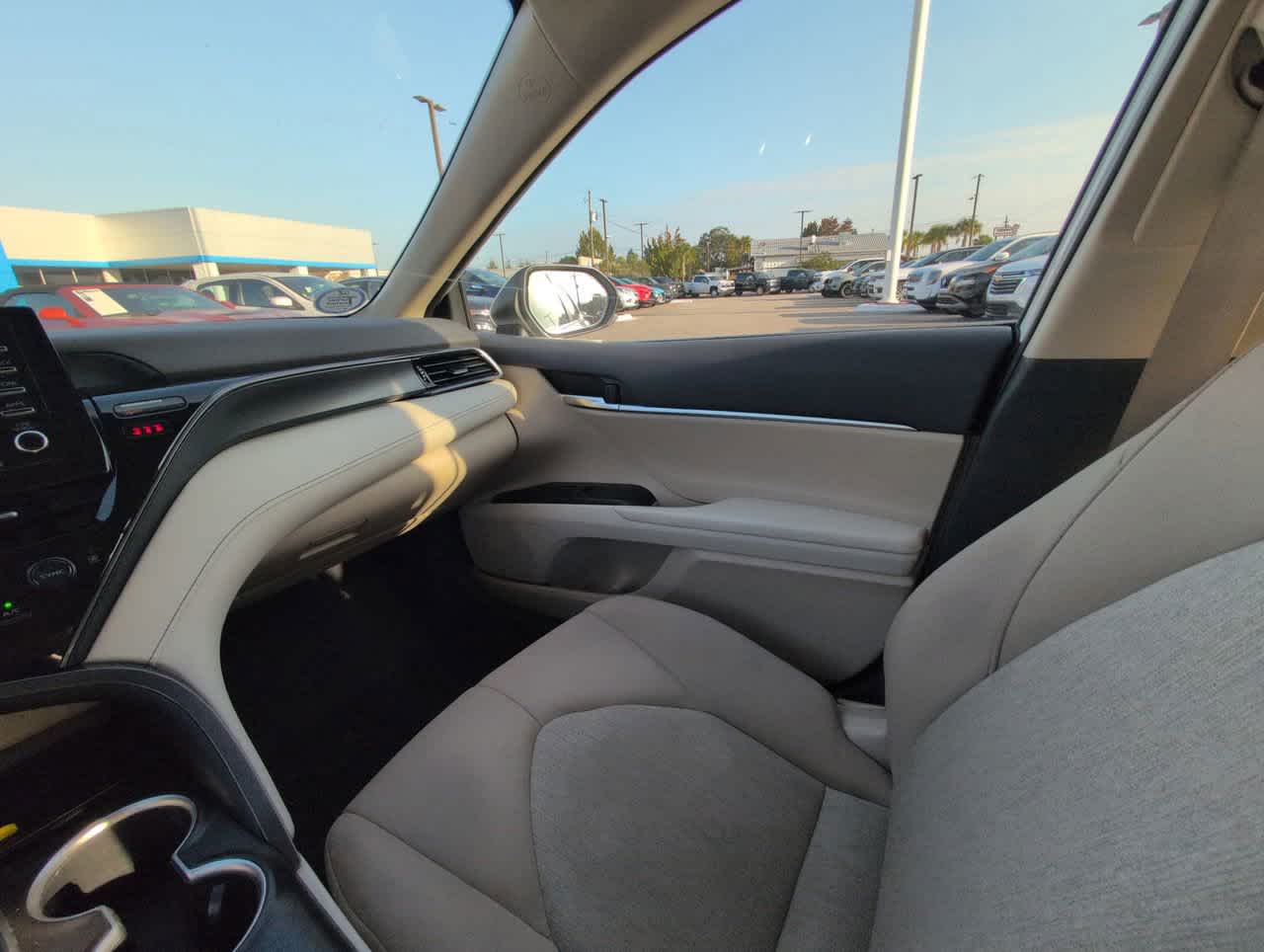 2023 Toyota Camry Hybrid LE photo 2