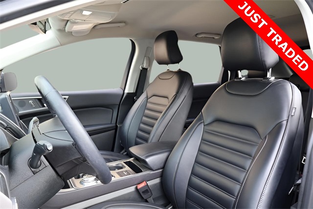 2022 Ford Edge SEL photo 3